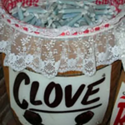 Clove Taffy
